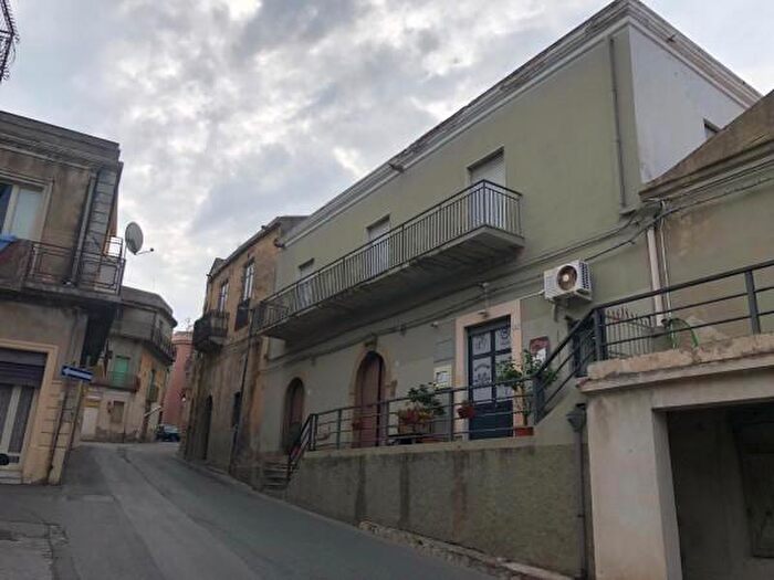 Appartamento con 6 locali in vendita in Via Vittorio Emanuele, Furnari