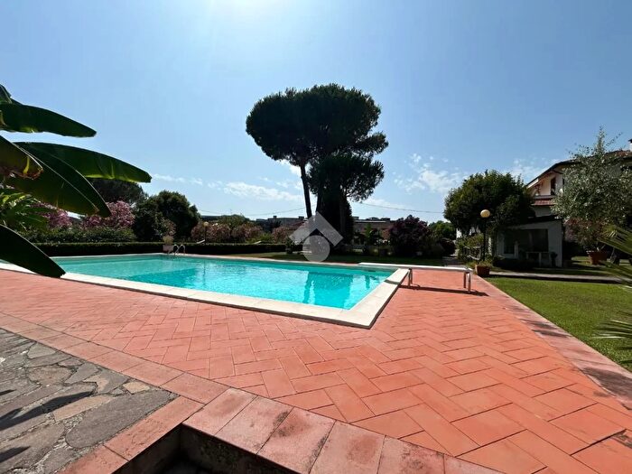 Casa con 6 locali in vendita in Vicolo Turì, Sarzana