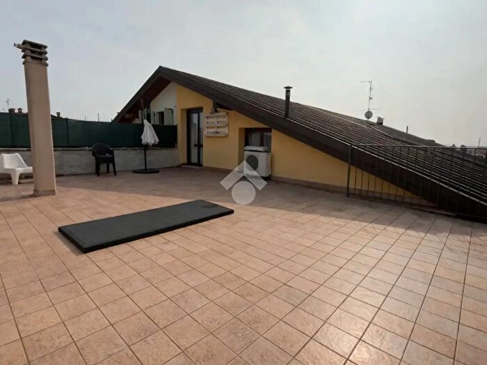 Appartamento trilocale in vendita in Via Val Formazza, Cesano Maderno