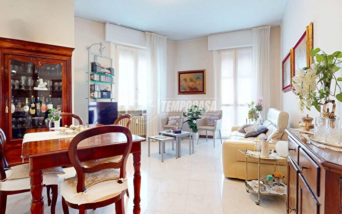 Appartamento trilocale in vendita in Via E Dugoni, Mantova