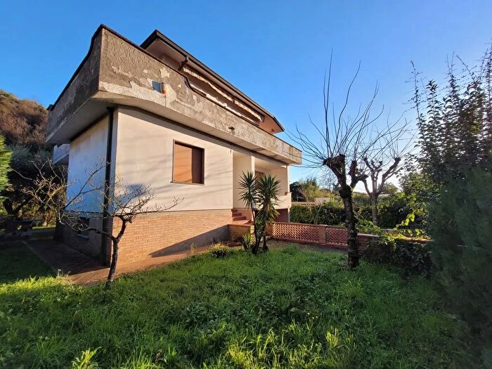 Casa con 12 locali in vendita in Pietrasanta