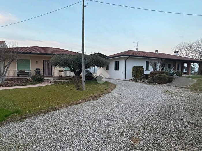 Casa con 6 locali in vendita in Via Roma, Stanghella
