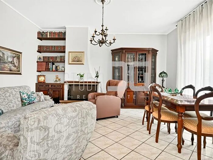 Casa trilocale in vendita in Via Podgora, Cesano Maderno