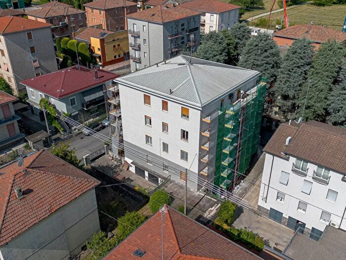 Appartamento trilocale in vendita in Via Santi Vincenzi, Parma