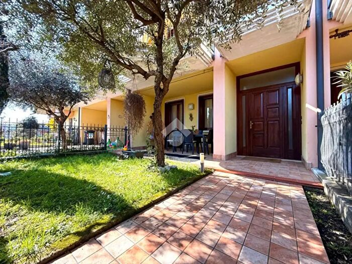 Casa quadrilocale in vendita in Via Kennedy, Offlaga