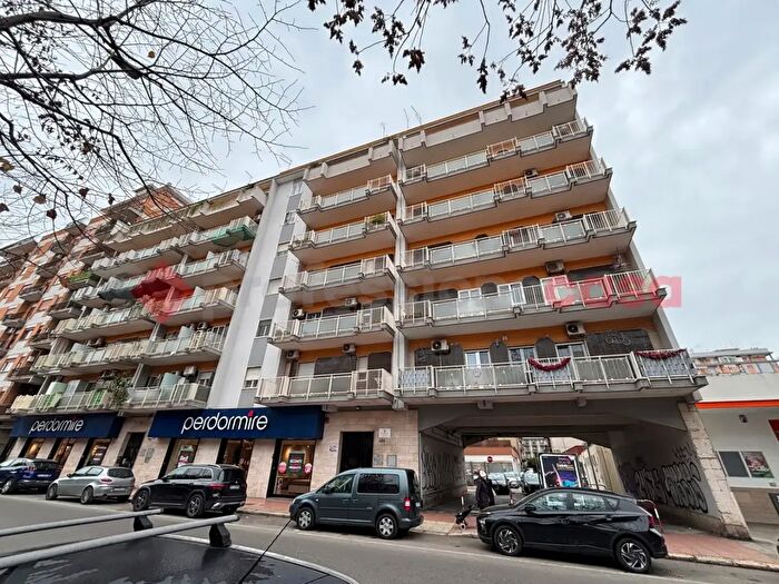 Appartamento quadrilocale in vendita in Via Cesare Battisti, Taranto