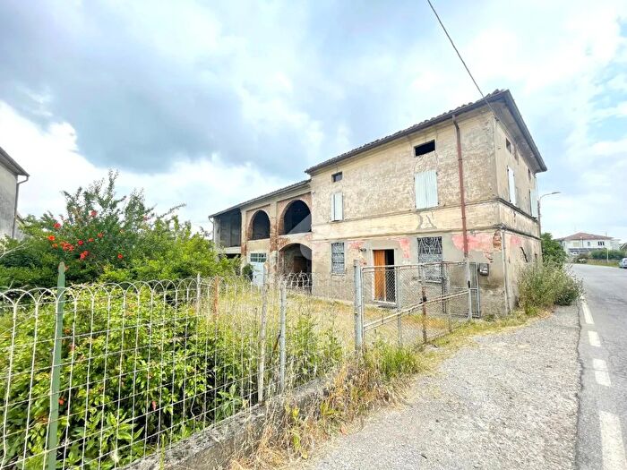 Casa quadrilocale in vendita in Via S Pietro in Corte Secca, Monticelli DOngina