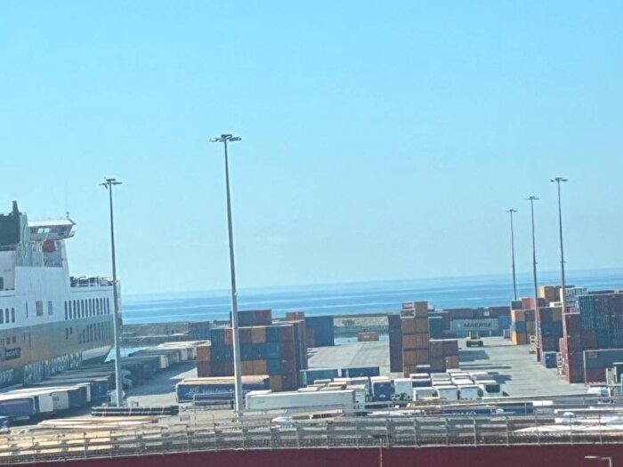 Appartamento trilocale in affitto in Sampierdarena, Genova