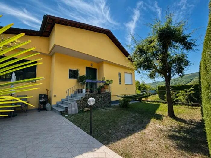 Casa quadrilocale in vendita in Frazione San Rocco Cherasca, Alba