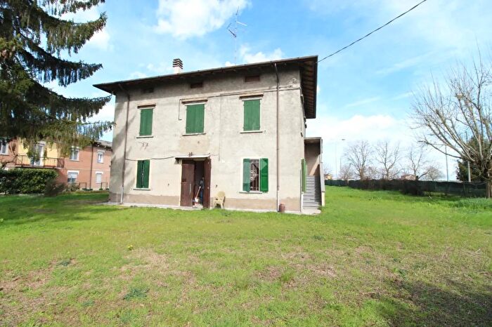 Casa con 6 locali in vendita in Via Gramsci, Cadelbosco Di Sopra