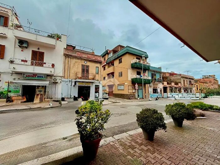 Appartamento con 5 locali in vendita in Via Lorenzo Iandolino, Palermo