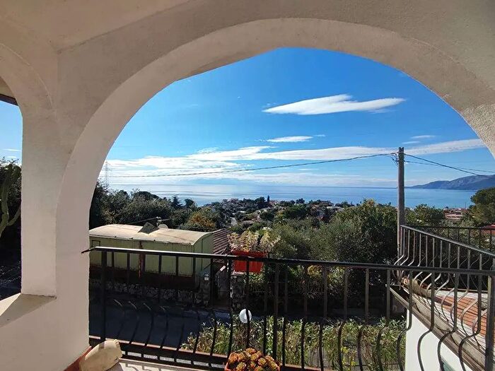 Casa con 6 locali in vendita in Via dei Gerani, Vibonati