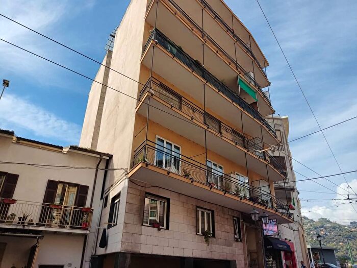 Appartamento trilocale in vendita in Camporosso