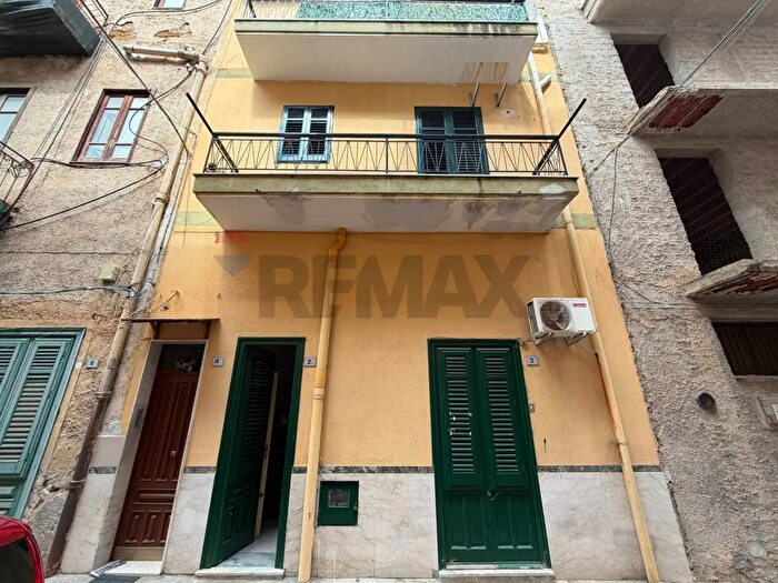 Casa con 6 locali in vendita in Via Grappa, Bagheria