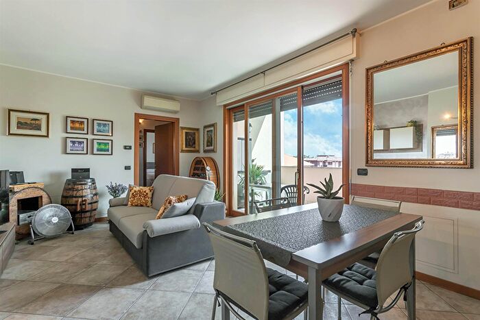 Appartamento trilocale in vendita in Via Manzoni, Cornate DAdda