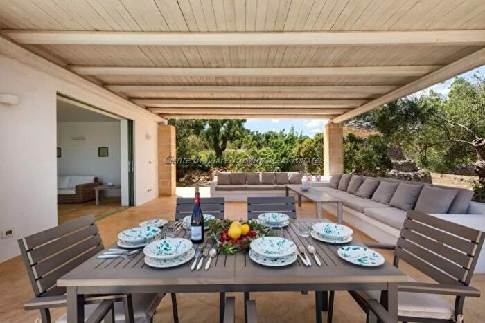 Casa con 7 locali in vendita in Carovigno