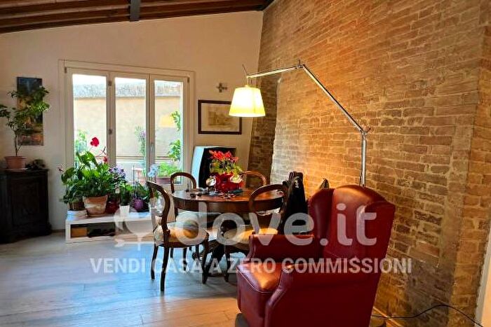 Casa con 6 locali in vendita in Via Fonte Nuova, Siena