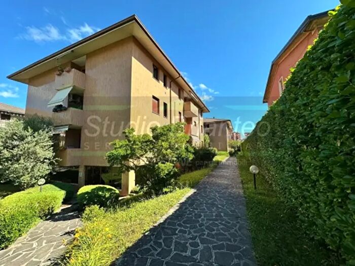 Appartamento trilocale in vendita in Via Domenico Cimarosa, Giussano