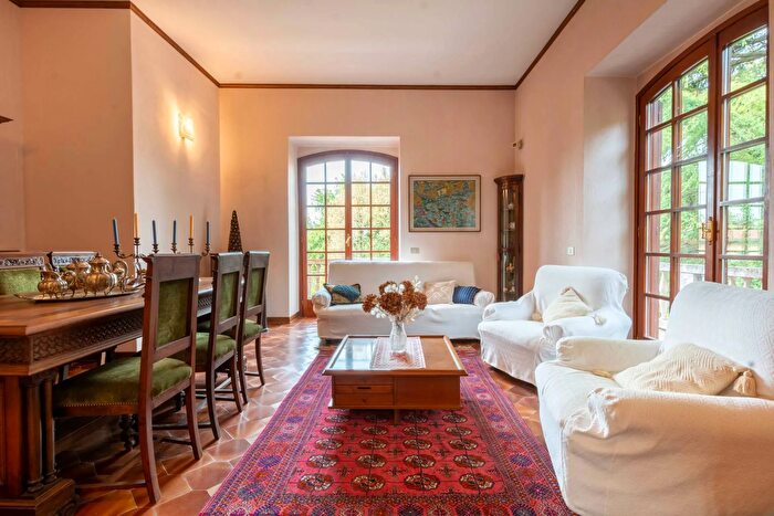 Casa con 10 locali in vendita in Via SantAntonio Maria Zaccaria, Eupilio