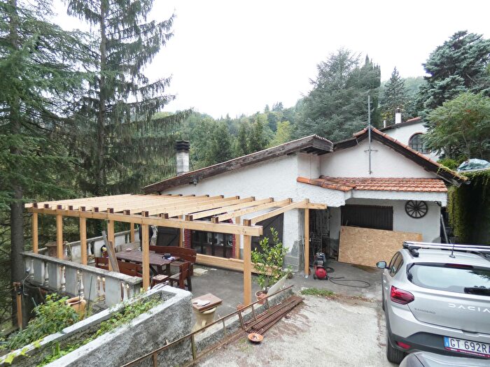 Casa con 6 locali in vendita in Villaggio Losio, Ponzone
