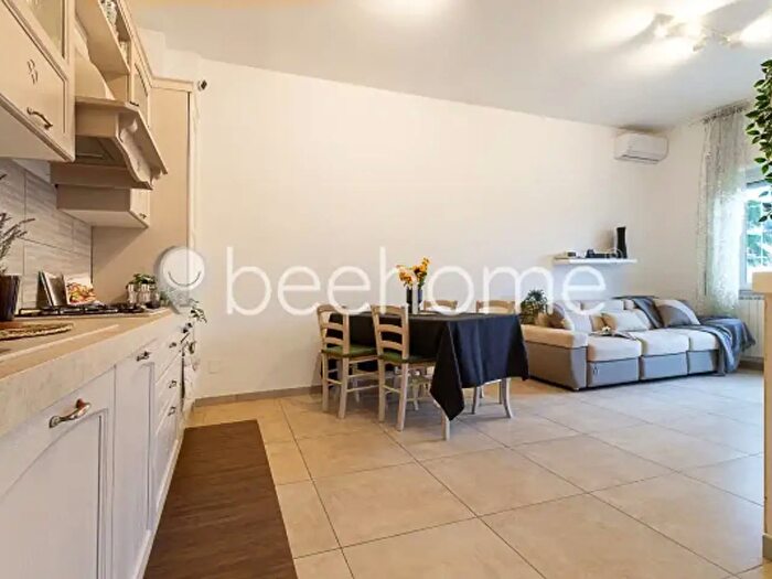 Appartamento trilocale in vendita in Via del Pellicano, Roma