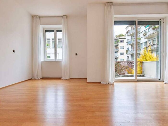 Appartamento quadrilocale in affitto in via Via della Moscova, Moscova, Milano