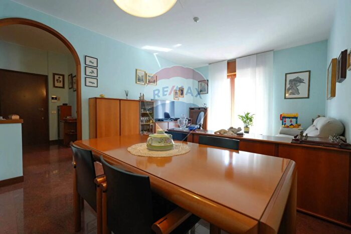 Appartamento trilocale in vendita in Via Fabio Filzi, Agrate Brianza