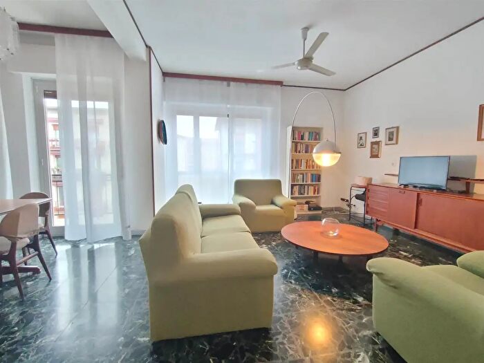 Appartamento con 5 locali in affitto in Verona