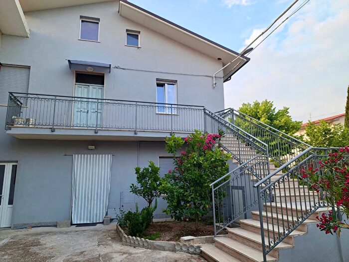 Appartamento con 6 locali in affitto in Via San Rocco, San Vito Chietino