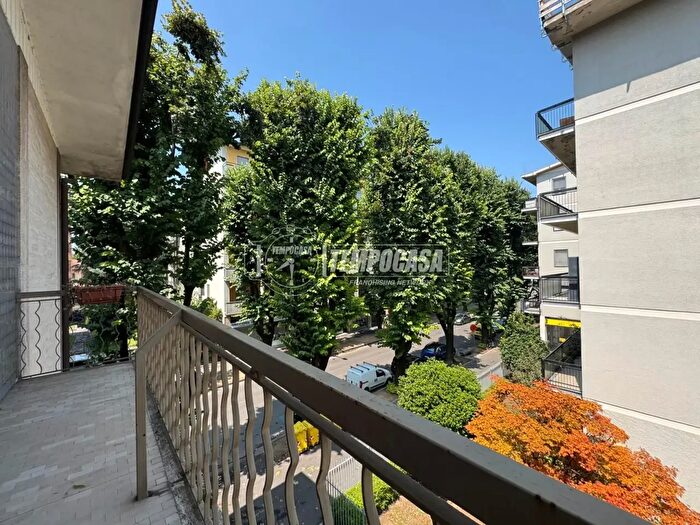 Appartamento trilocale in vendita in Corso Giuseppe Mazzini, Lodi