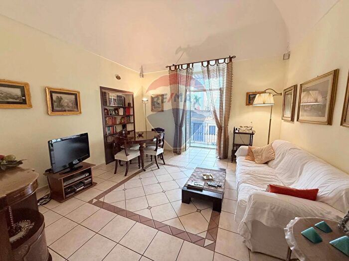 Appartamento bilocale in vendita in Via San Pantaleone, Napoli