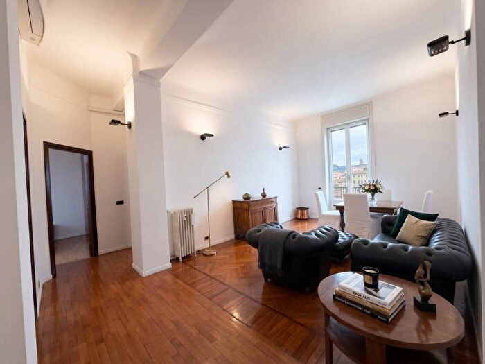 Appartamento trilocale in affitto in Via Giovanni Bertacchi, Corso San Gottardo, Milano