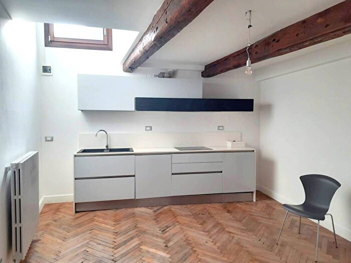Appartamento quadrilocale in affitto in Campiello Widmann, Santi Apostoli San Canciano, Venezia