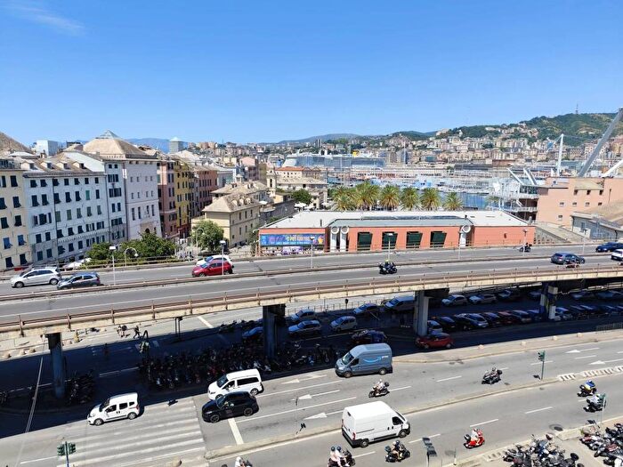 Appartamento bilocale in affitto in Piazza Camillo Benso di Cavour, Molo, Genova
