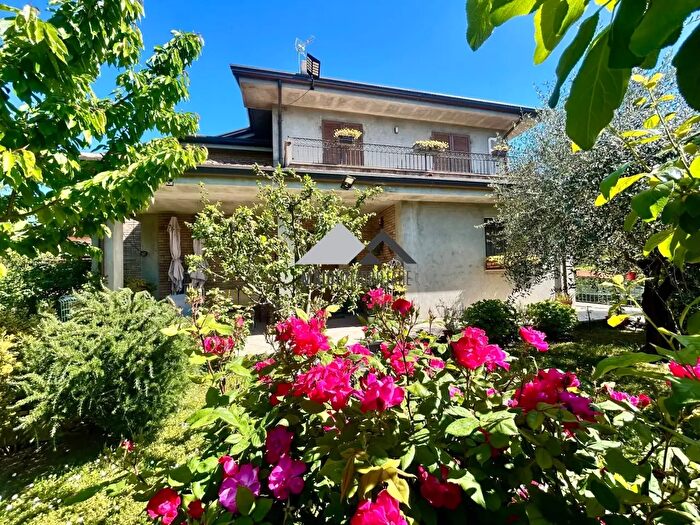 Casa con 5 locali in vendita in Via Tavoleto, San Clemente