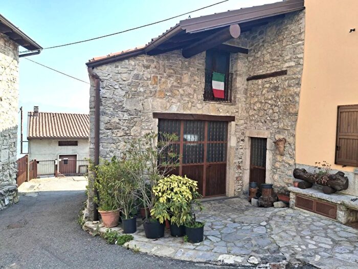 Casa bilocale in vendita in Via Portola Roncola, Roncola