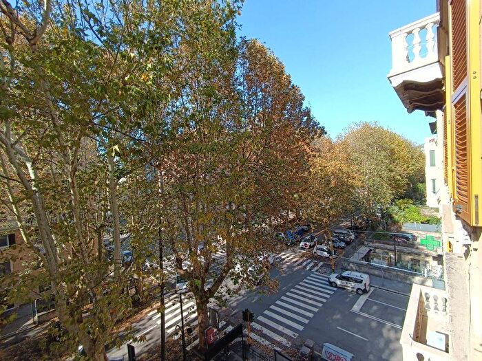 Appartamento trilocale in affitto in Via Giuseppe Casaregis, Foce, Genova