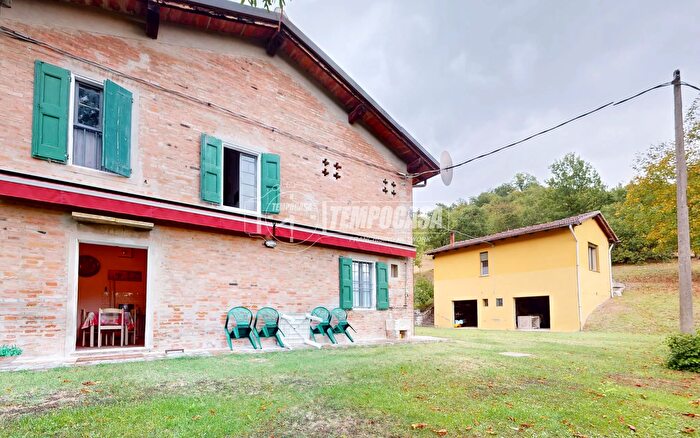Casa con 6 locali in vendita in Monte San Pietro