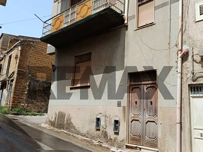 Casa quadrilocale in vendita in Via Bersagliere Giuseppe Urso Sn, Favara