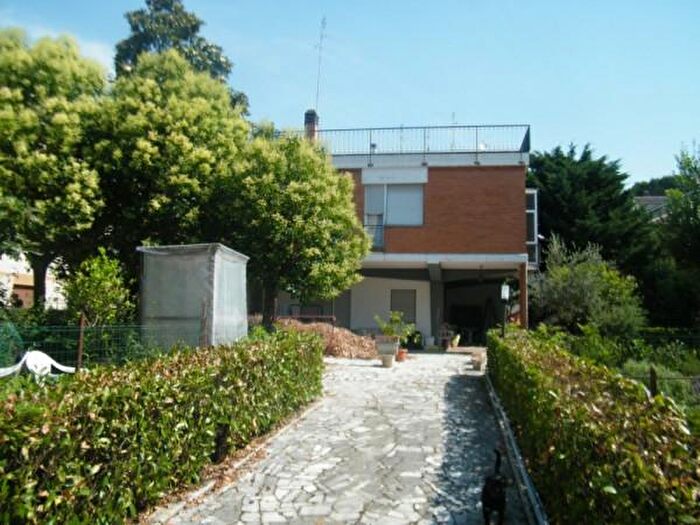 Casa con 6 locali in vendita in Via Montegrappa, Jesi
