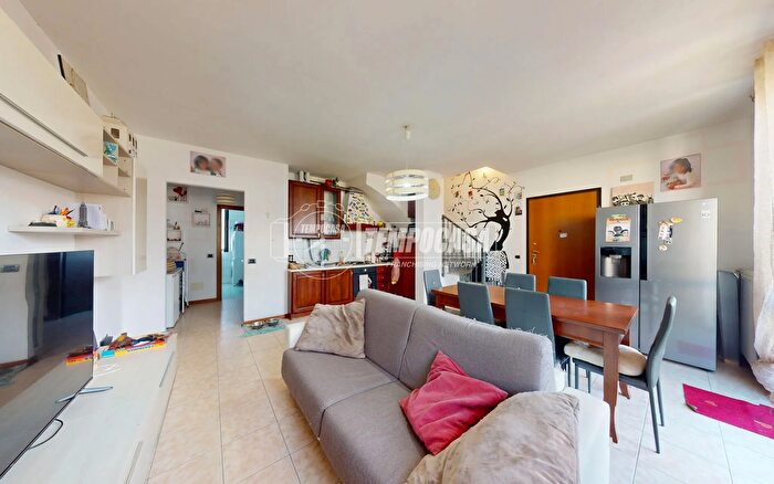 Appartamento trilocale in vendita in Via Odescalchi, Solbiate con Cagno