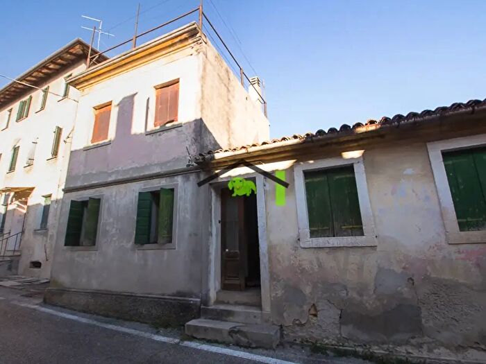 Appartamento con 8 locali in vendita in Via De Marchi, Caneva
