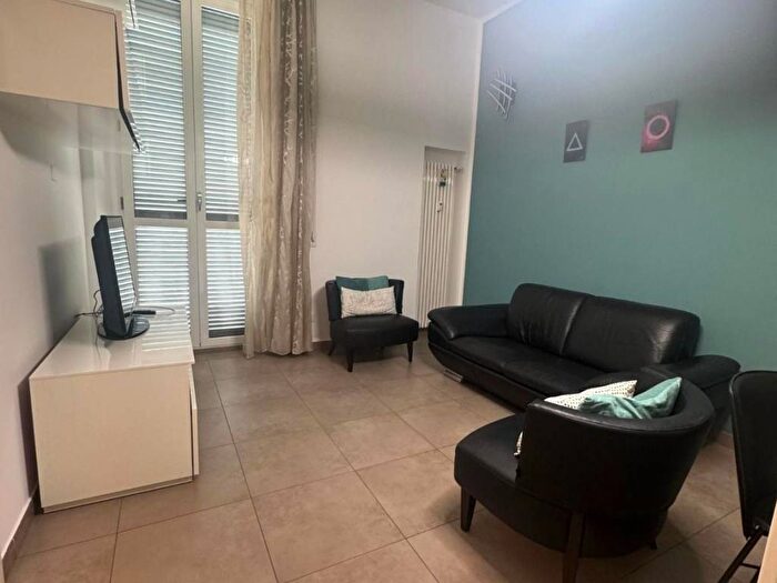 Appartamento trilocale in affitto in Via Francesco Brioschi, Corso San Gottardo, Milano