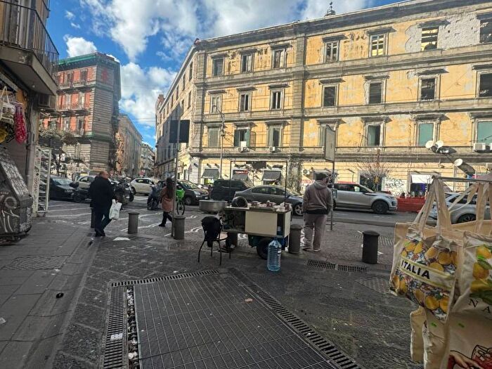 Appartamento bilocale in affitto in Via Nolana, Mercato, Napoli