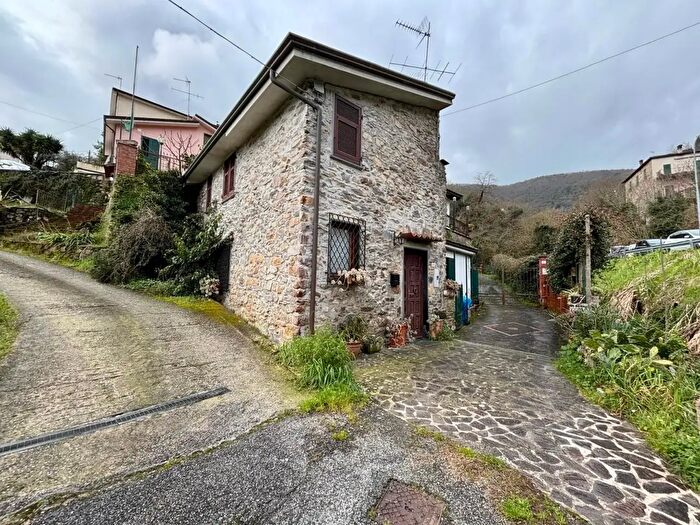 Casa trilocale in vendita in Ameglia