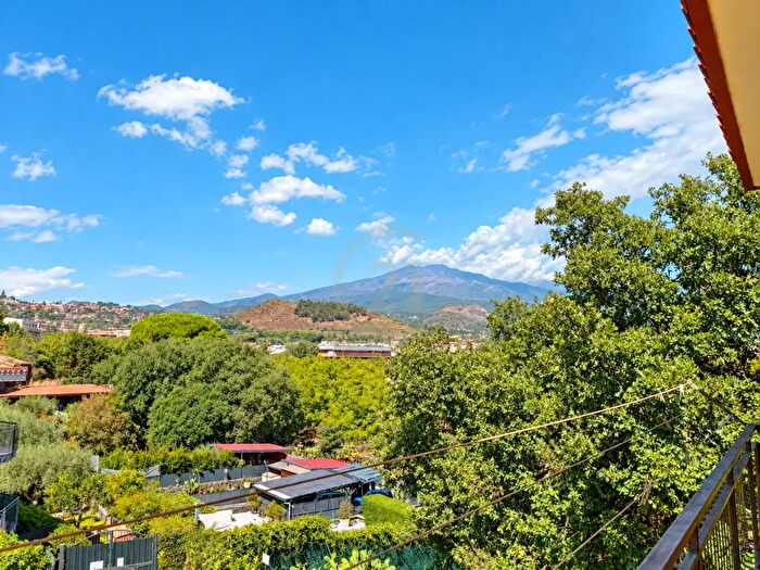 Appartamento trilocale in vendita in Via Lavina, Aci Sant'Antonio