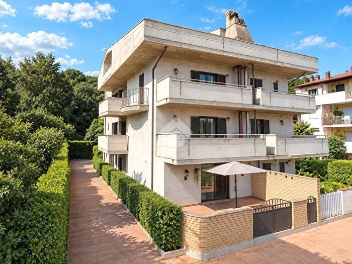 Casa con 10 locali in vendita in Montesilvano