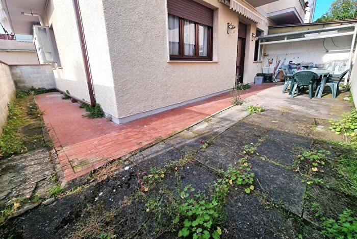 Appartamento trilocale in vendita in Via Pisacane, Viareggio