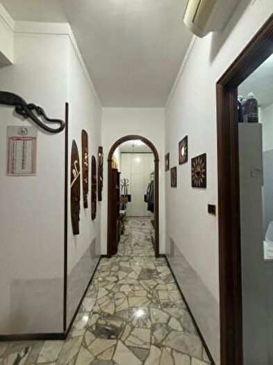 Appartamento trilocale in vendita in Via Borzoli, Genova