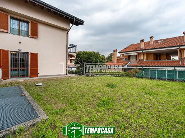 Appartamento trilocale in vendita in Via Don Miglietti, Trezzano Rosa